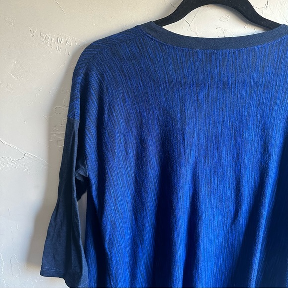 Splendid Blue V-Neck Oversized 3/4 Sleeve Top with Asymetrical Hem Size M - Picture 7 of 8